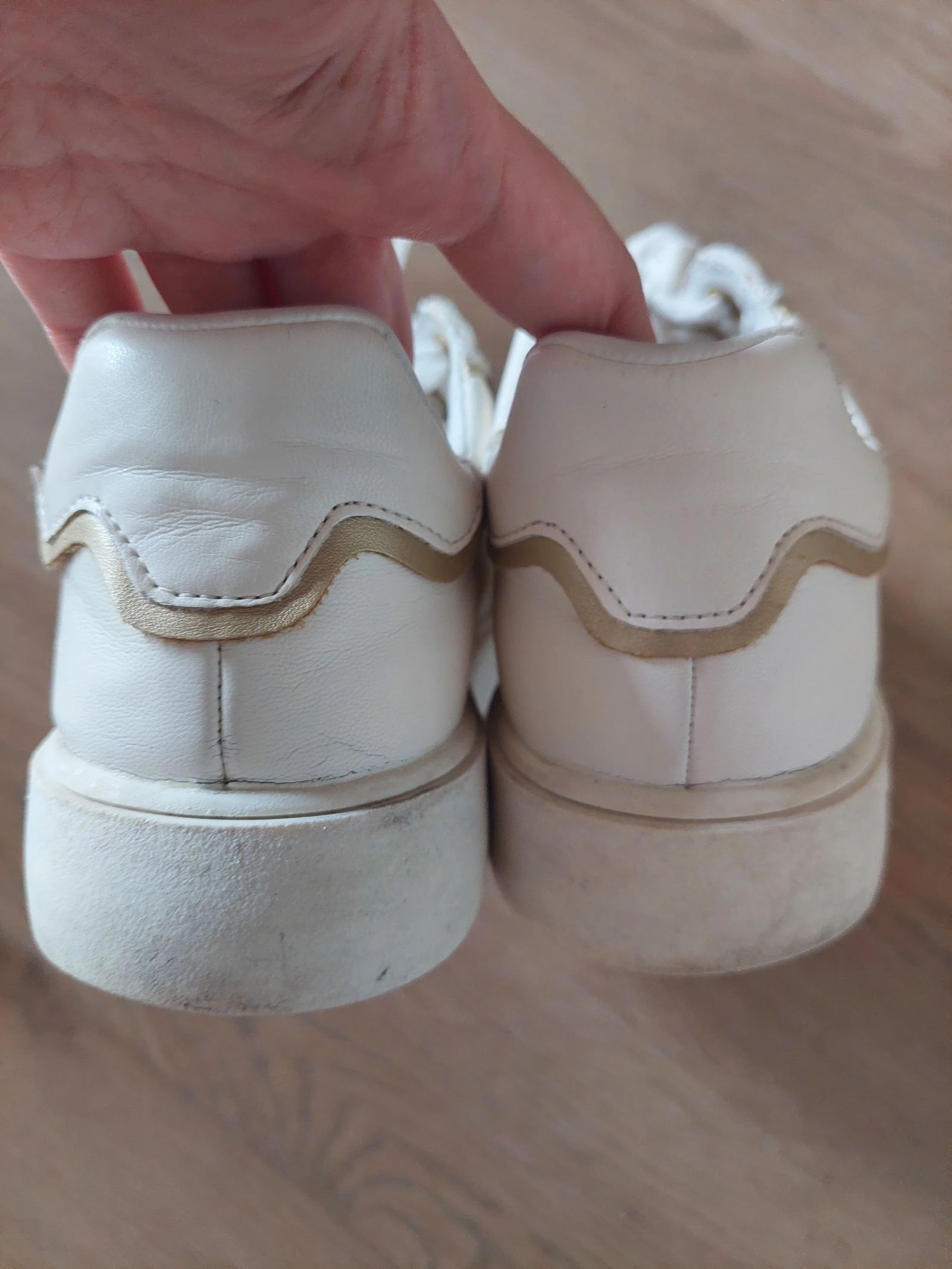Tênis Guess Branco e Dourado – photo 4